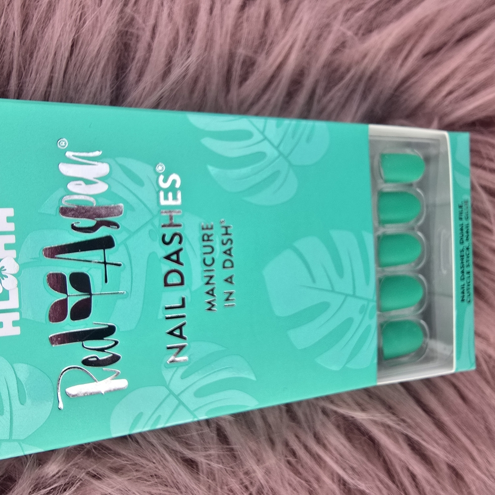 Aloha Aspen Green Press-On Nails - Picture 4 of 8